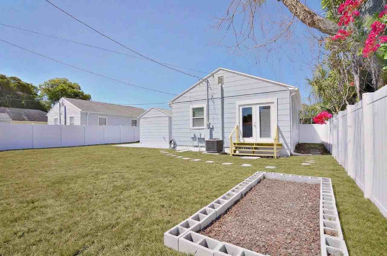 3251 19th St N - Photo 4 of 36