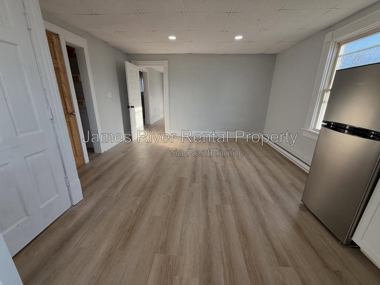 1009 4th St #4 - Photo 3 of 11