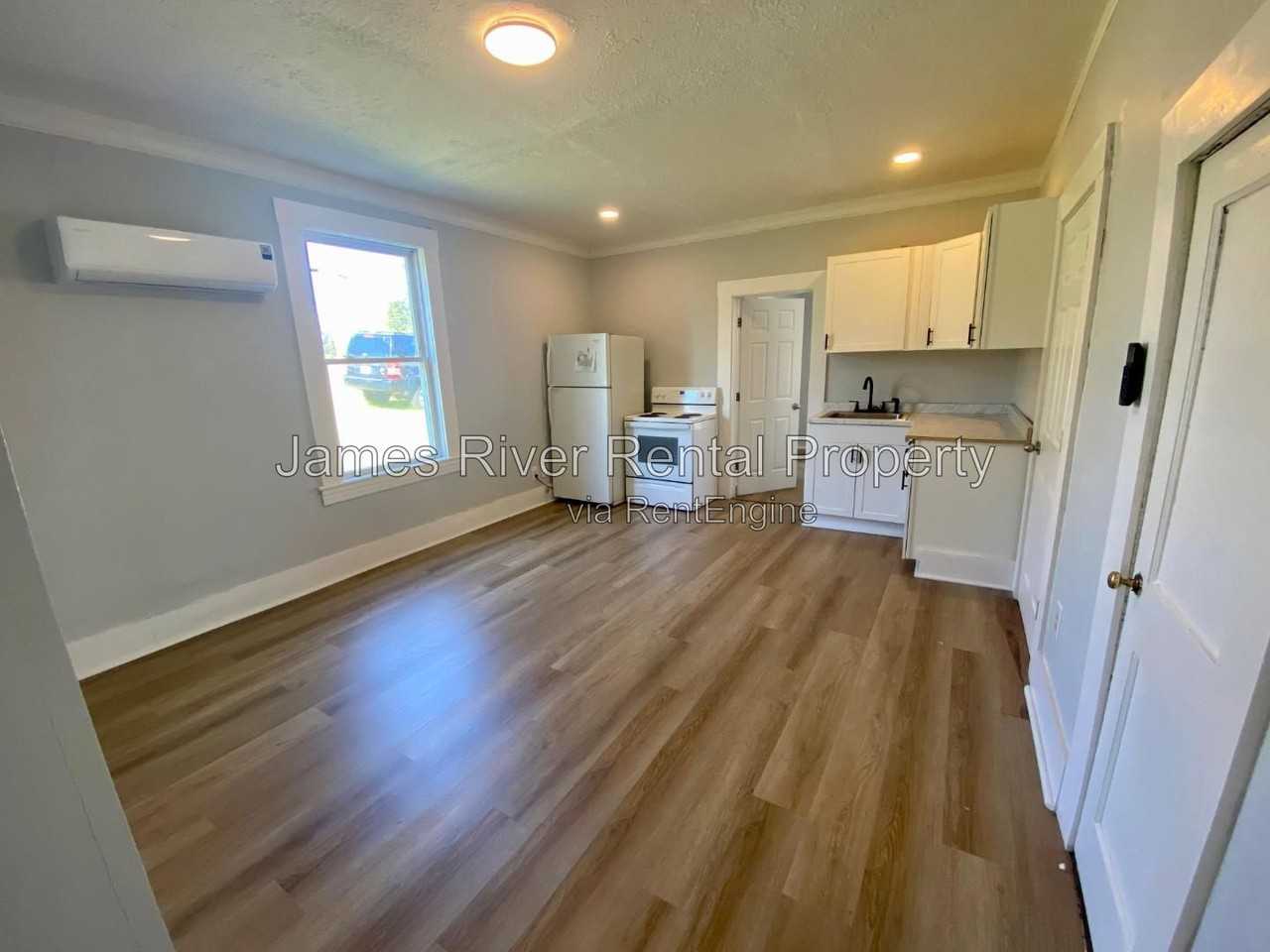 1009 4th St #4 - Photo 4 of 11