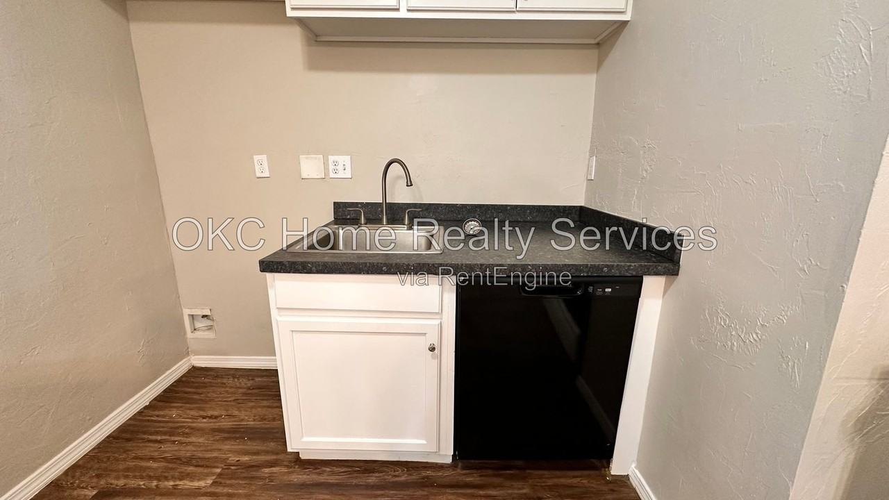 1625 E Hill St - Photo 6 of 17