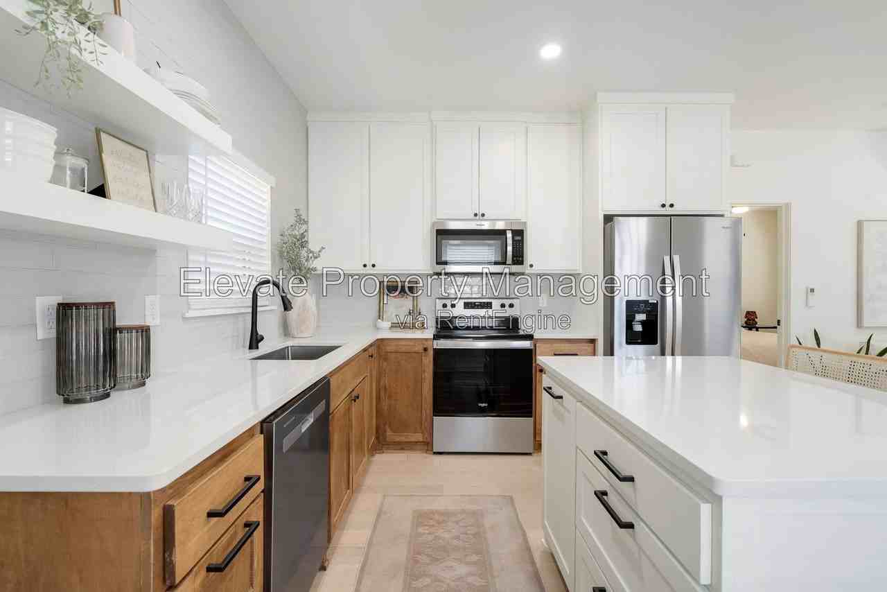 1616 Nw 17th St #11 - Photo 3 of 11