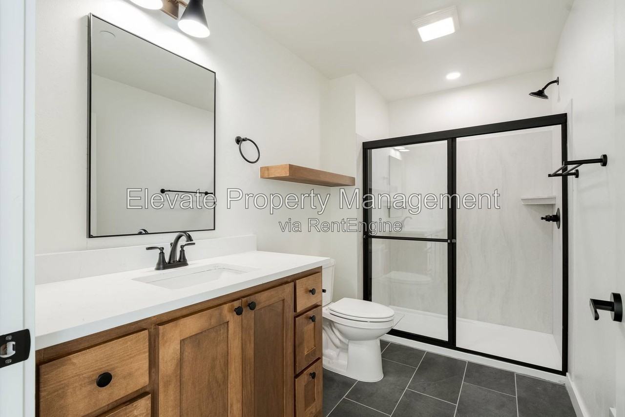 1616 Nw 17th St #11 - Photo 4 of 11