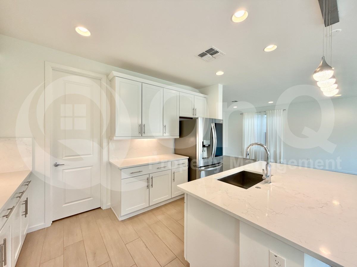 3109 E Louise Dr - Photo 4 of 38