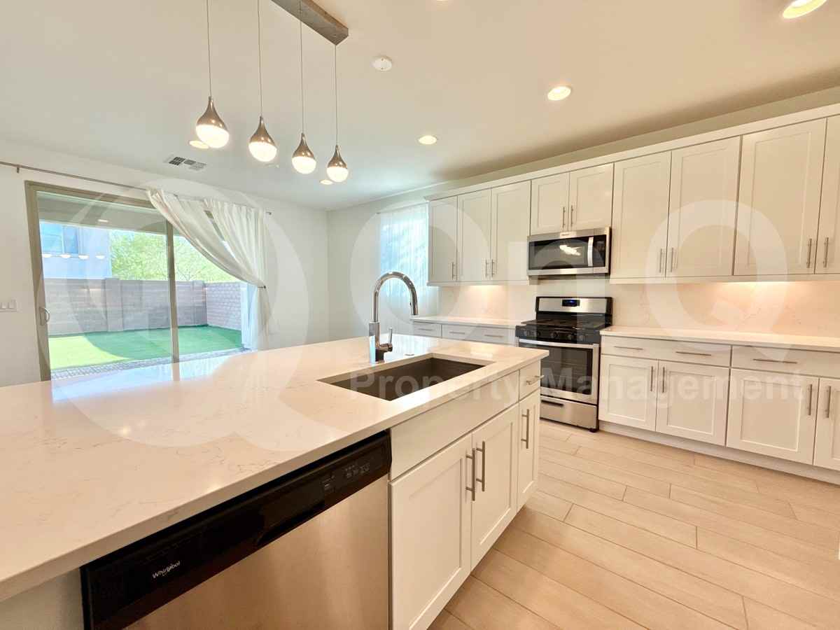 3109 E Louise Dr - Photo 5 of 38