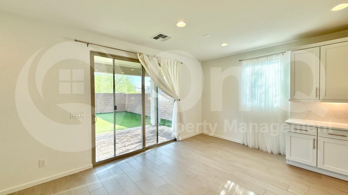 3109 E Louise Dr - Photo 6 of 38