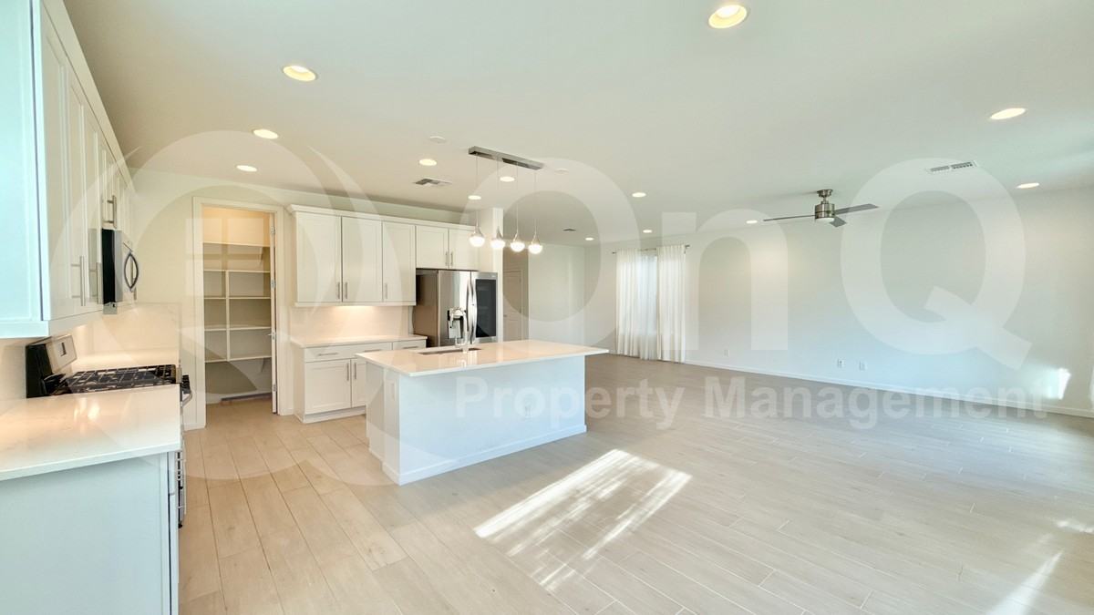 3109 E Louise Dr - Photo 7 of 38