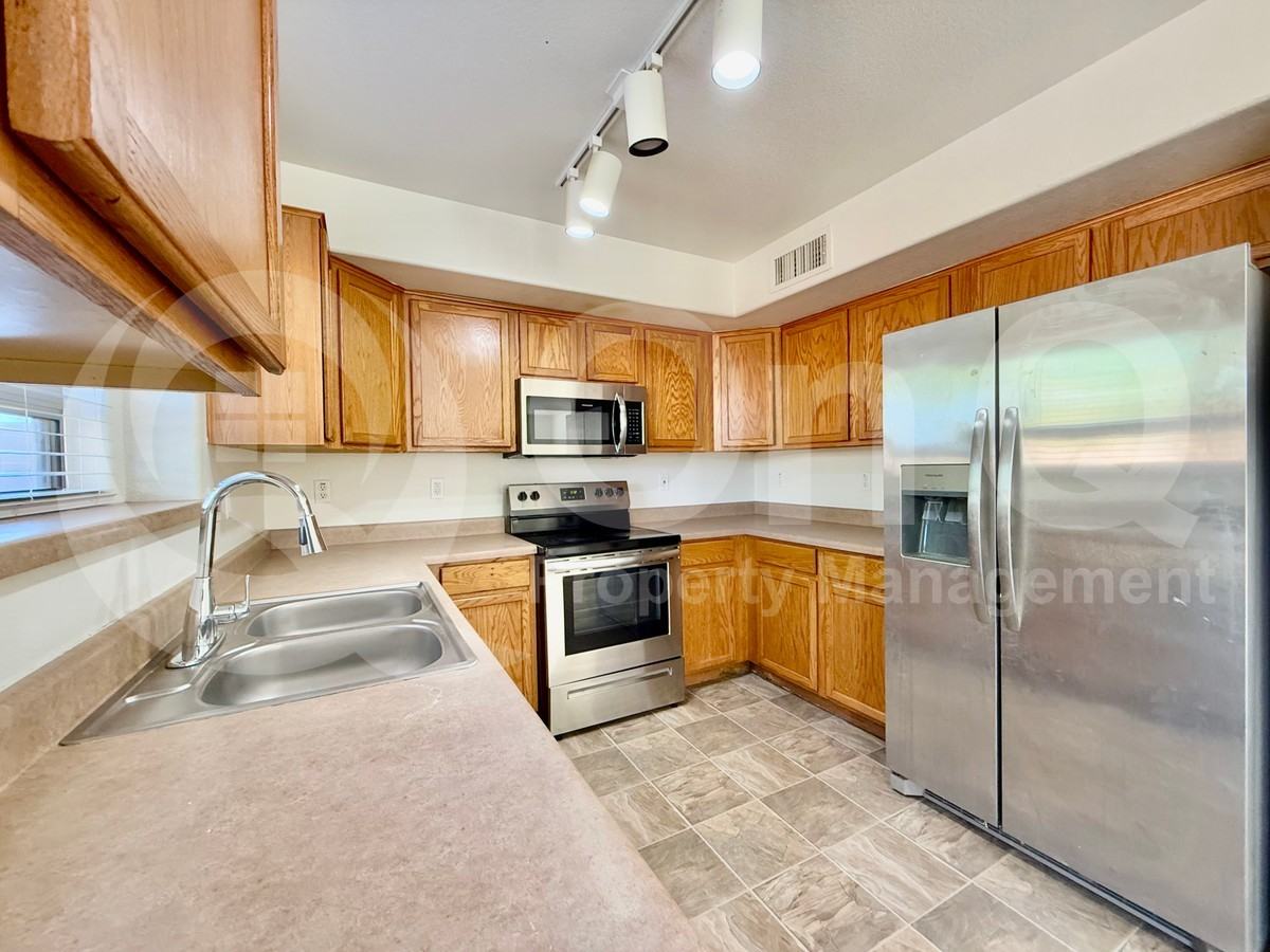5006 W Desert Dr - Photo 4 of 29