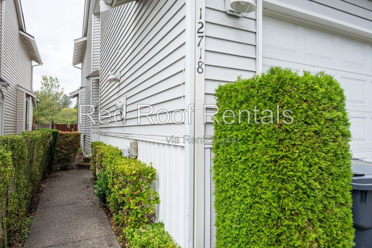 12718 64th Ave E - Photo 5 of 38