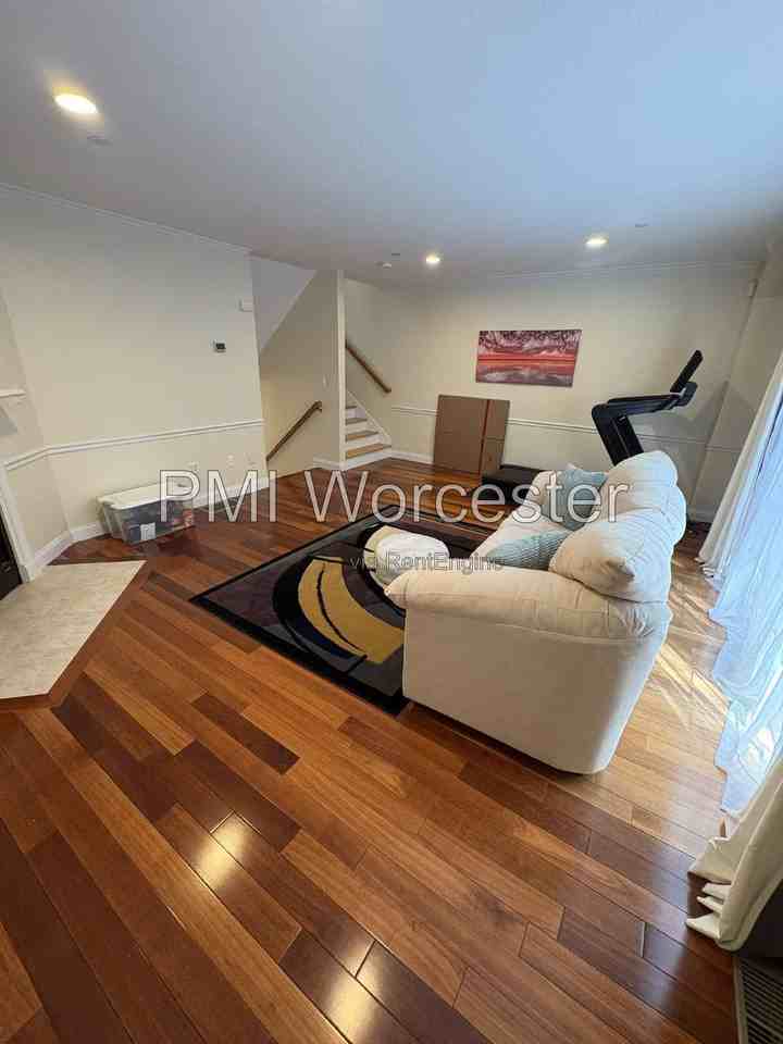 67 N Quinsigamond Ave #5 - Photo 3 of 26