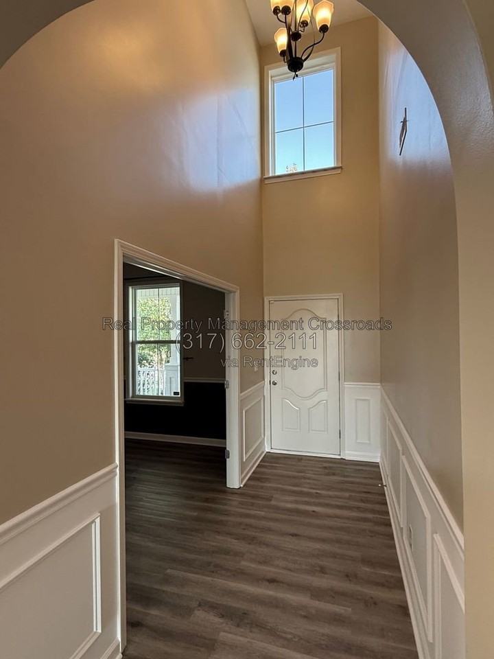 7713 Eagle Point Cir - Photo 5 of 50