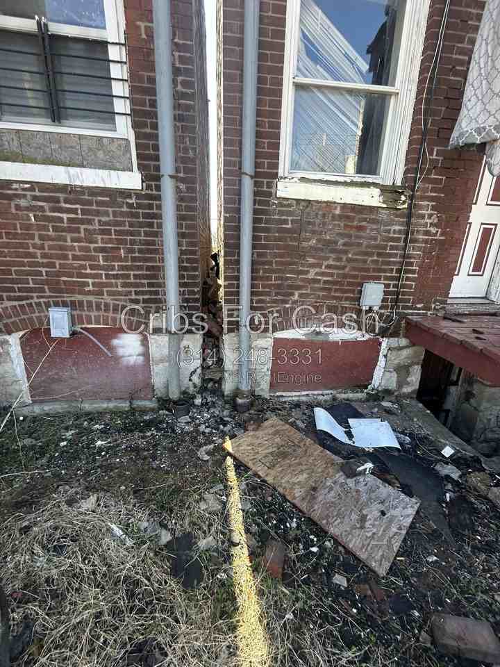 4923 Suburban Tracks St - Photo 3 of 10