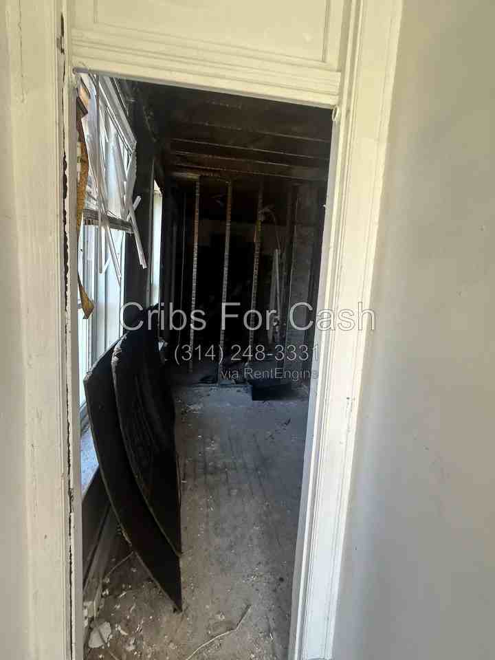 4923 Suburban Tracks St - Photo 4 of 10