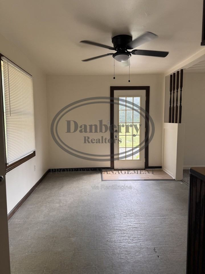 118 N King Rd - Photo 3 of 14