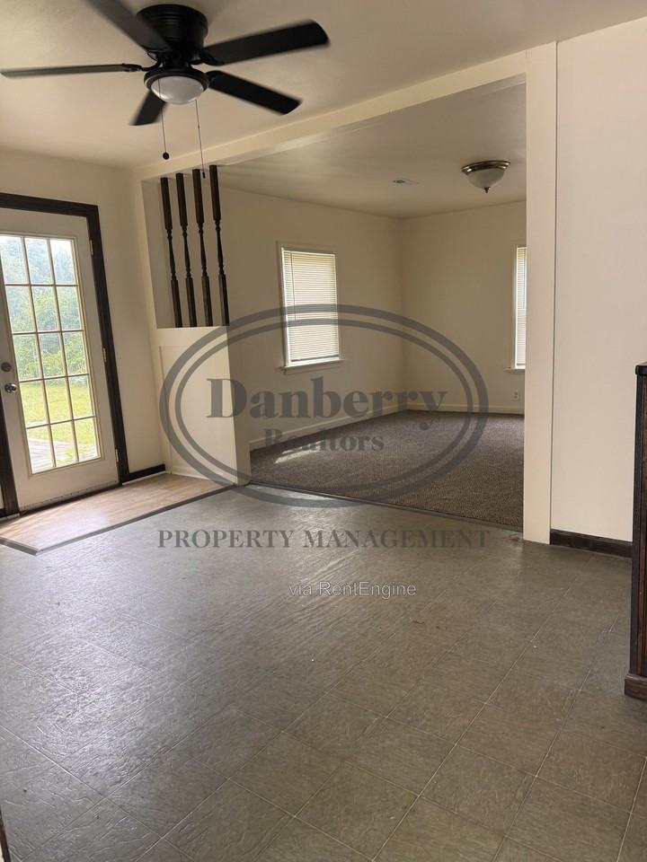 118 N King Rd - Photo 4 of 14