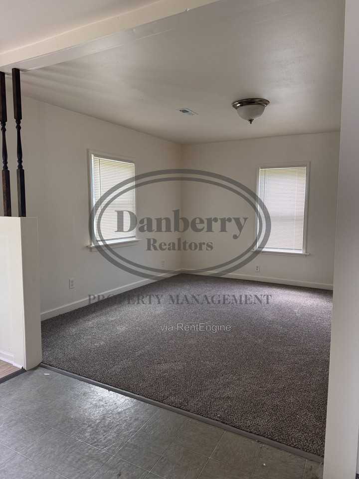 118 N King Rd - Photo 5 of 14