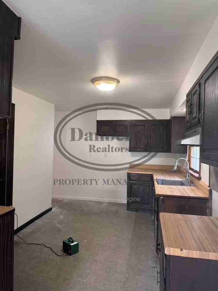 118 N King Rd - Photo 7 of 14