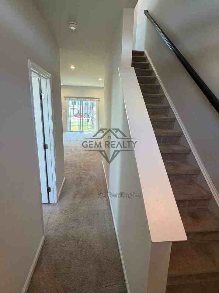 501 Rolling Valley Dr - Photo 2 of 33