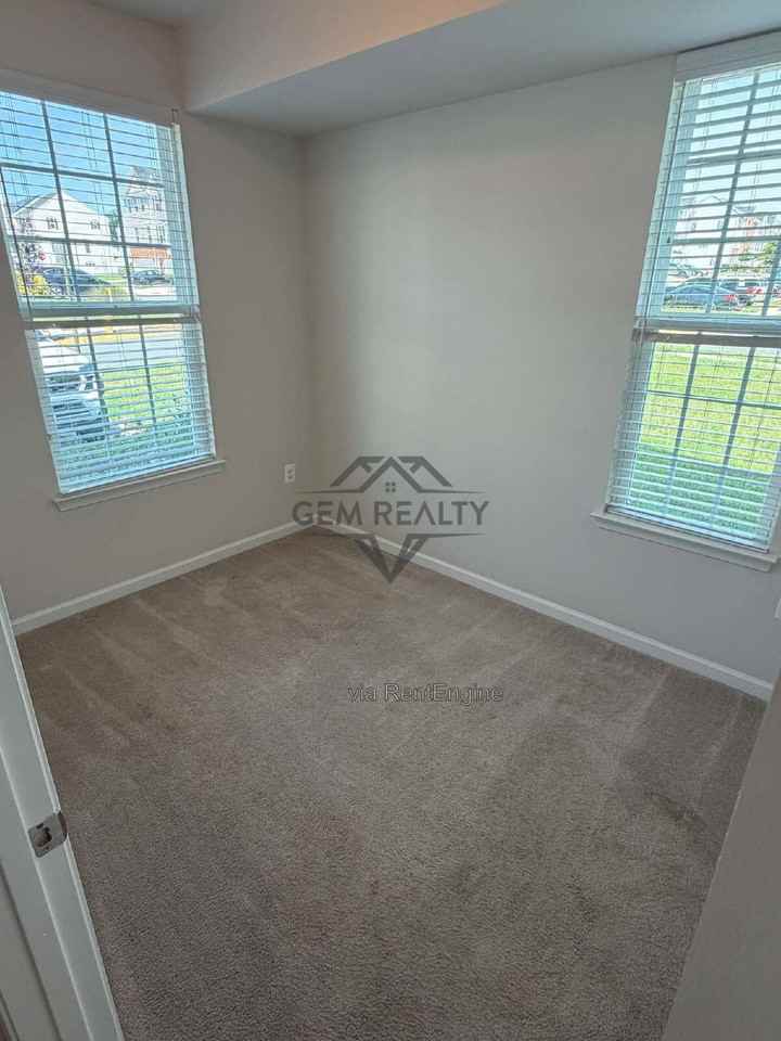 501 Rolling Valley Dr - Photo 3 of 33