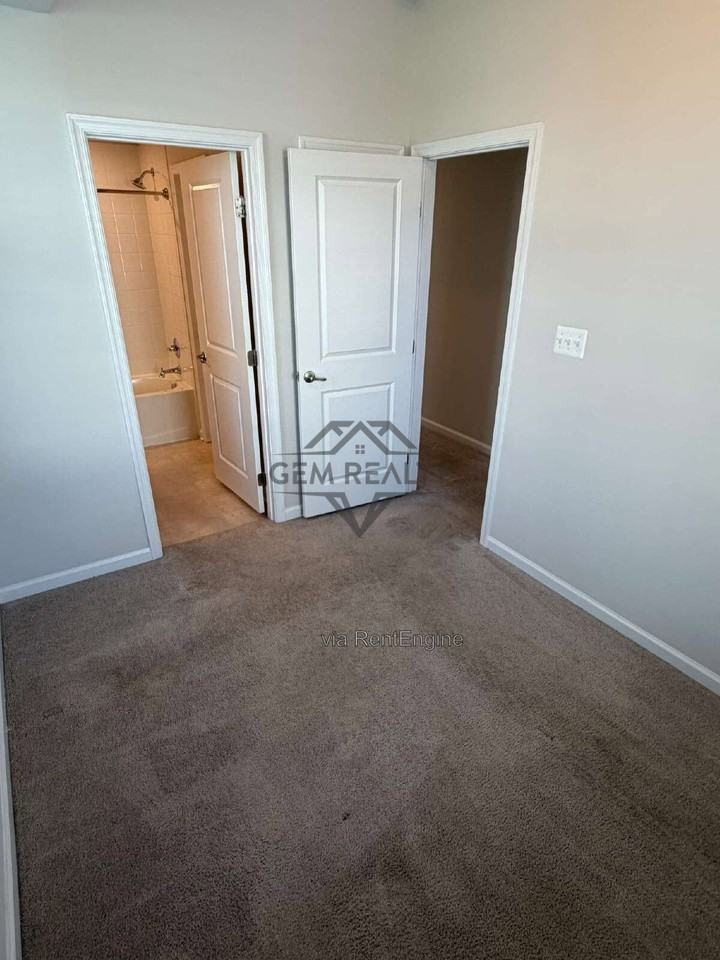 501 Rolling Valley Dr - Photo 5 of 33
