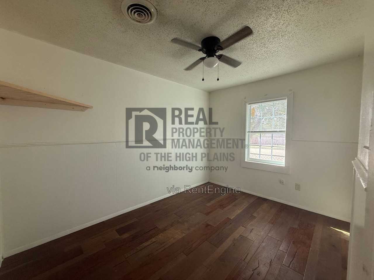 1400 N Lincoln St - Photo 6 of 8