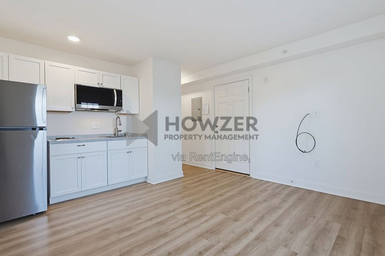 50 Yarmouth Rd #D4 - Photo 3 of 20