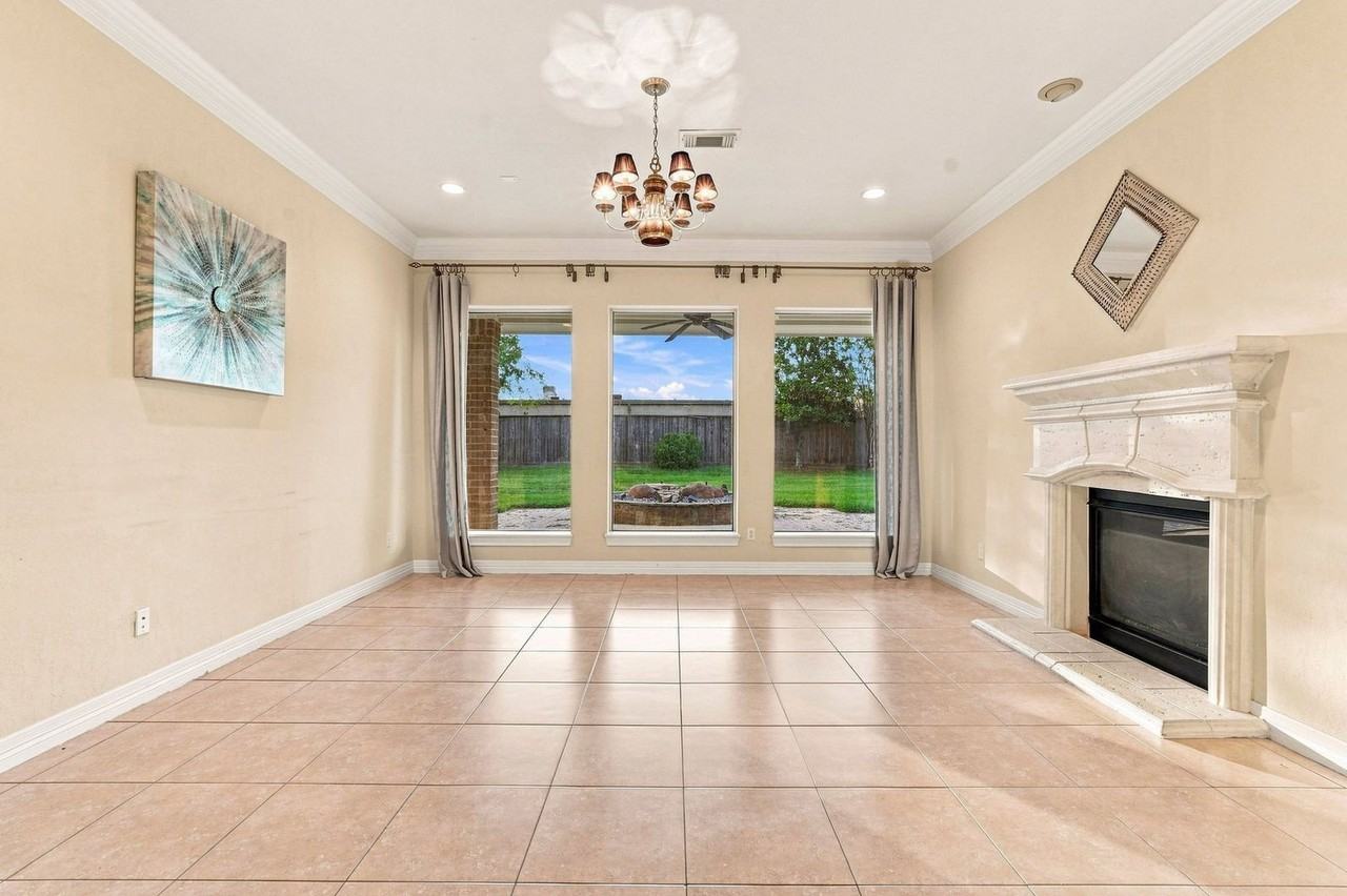 1726 Parklake Village Drive - Photo 4 of 27