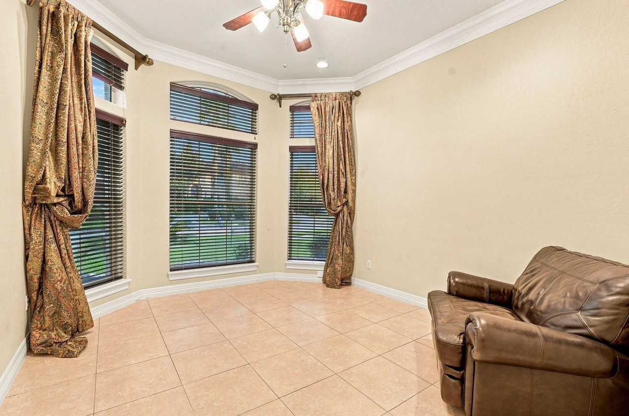 1726 Parklake Village Drive - Photo 5 of 27