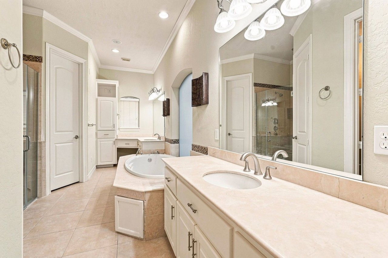 1726 Parklake Village Drive - Photo 7 of 26