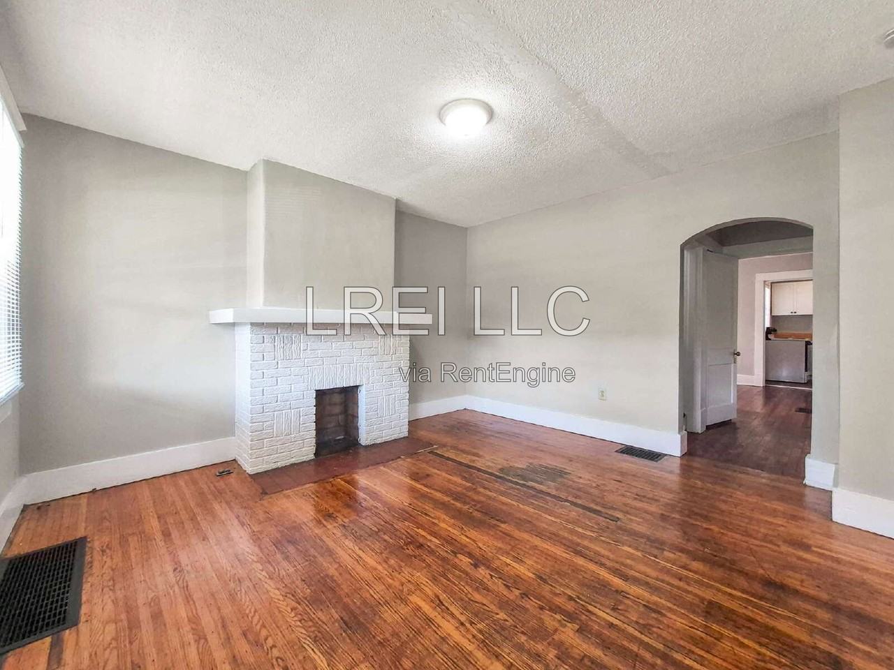 311 S 38th St - Photo 3 of 18