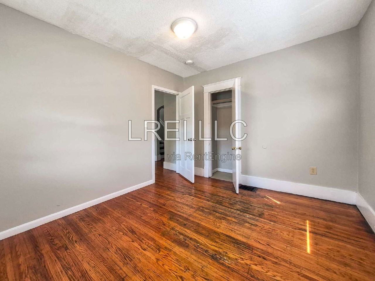 311 S 38th St - Photo 4 of 18