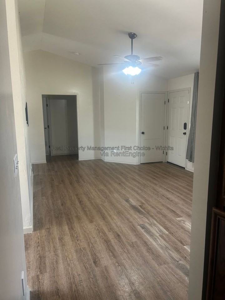 1419 E Alise St - Photo 2 of 13