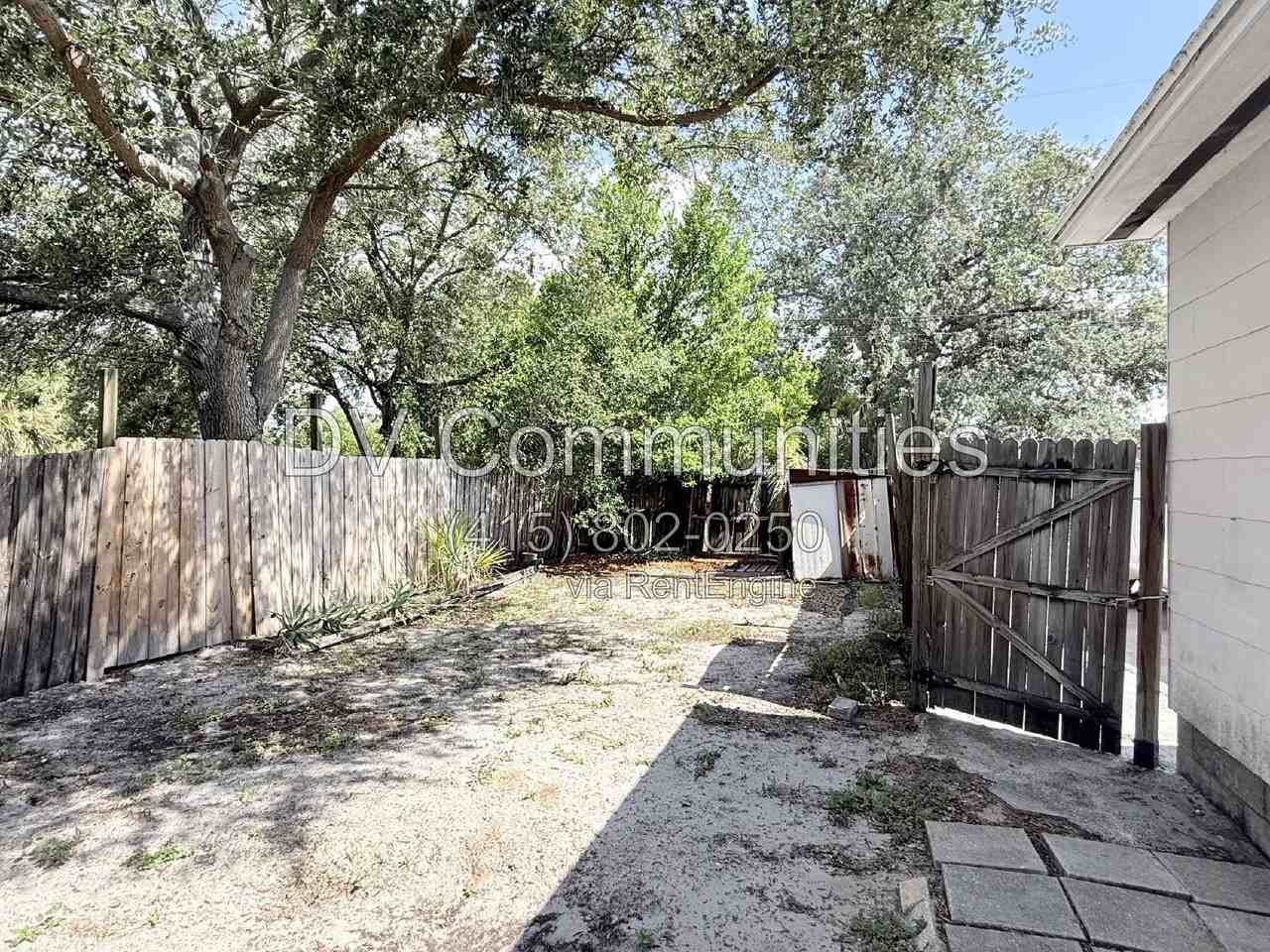4935 Emerson Ave S - Photo 6 of 26