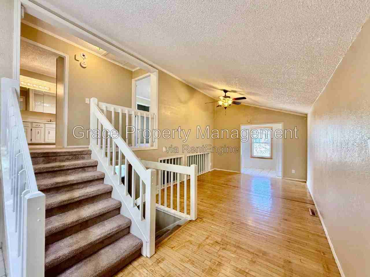405 S 28th Ln - Photo 4 of 18