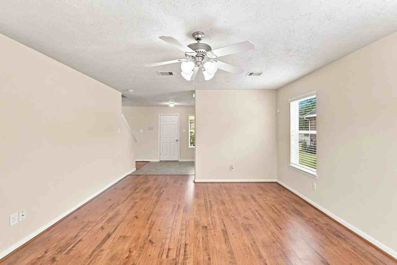 12563 Chiswick Rd - Photo 3 of 24