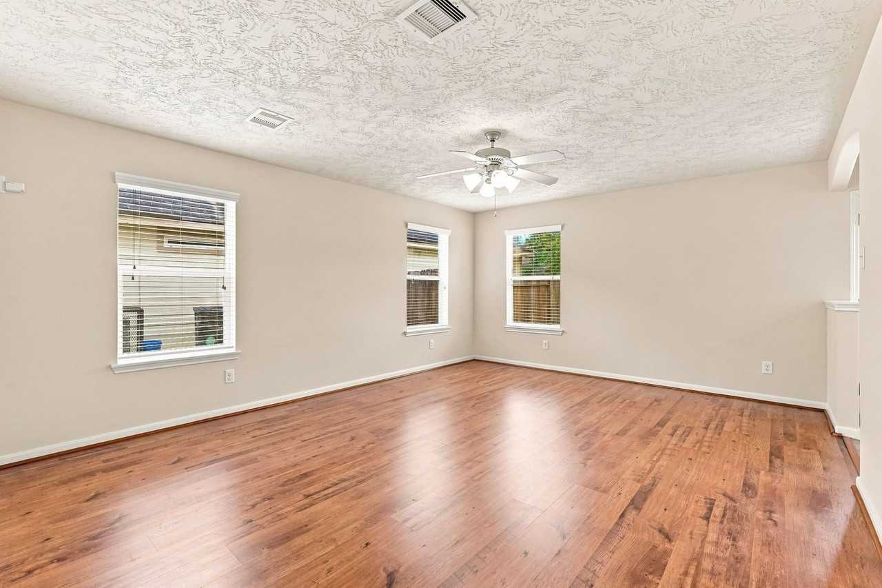 12563 Chiswick Rd - Photo 4 of 24