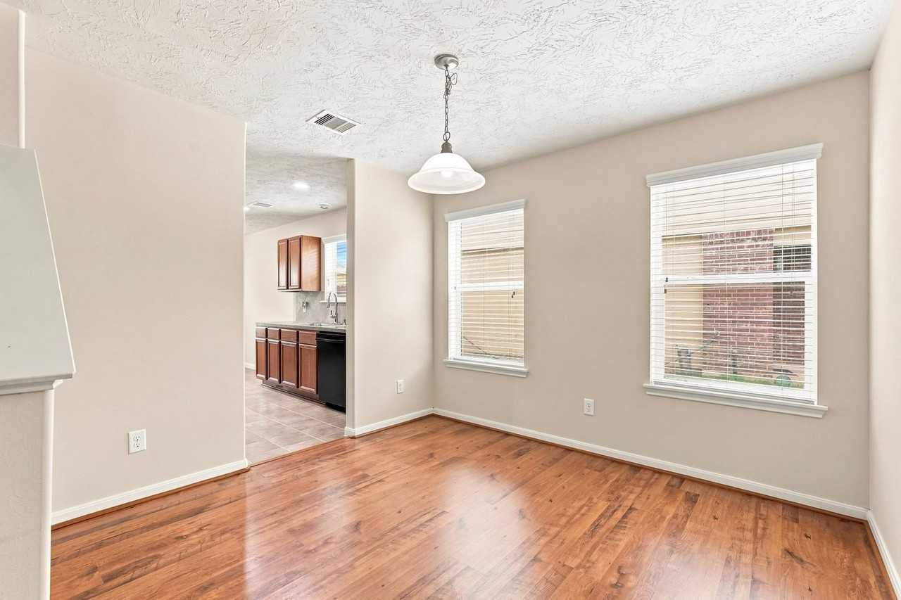 12563 Chiswick Rd - Photo 6 of 24