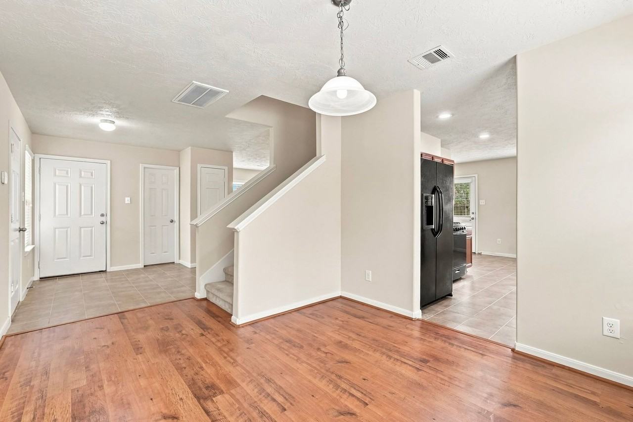 12563 Chiswick Rd - Photo 7 of 24