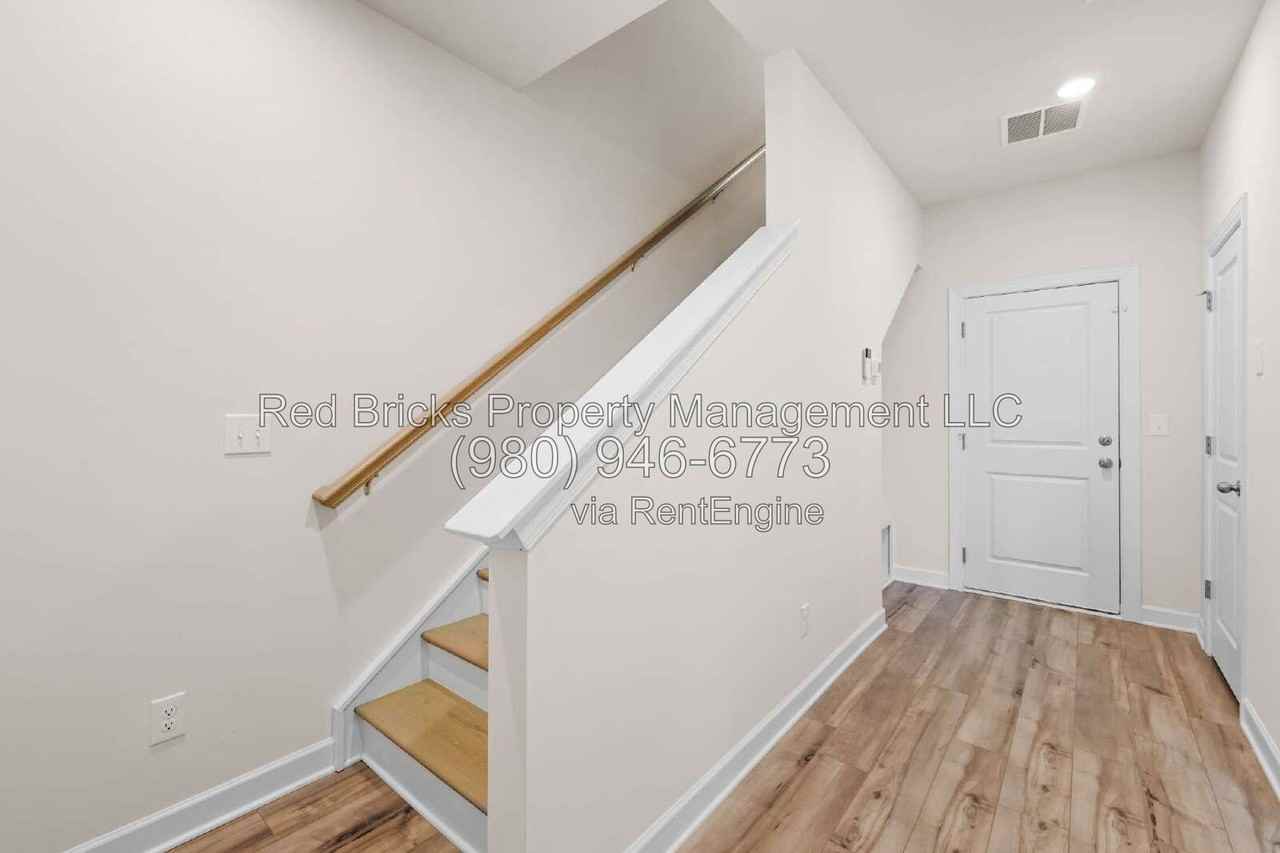 7211 Bryce Ave - Photo 4 of 28
