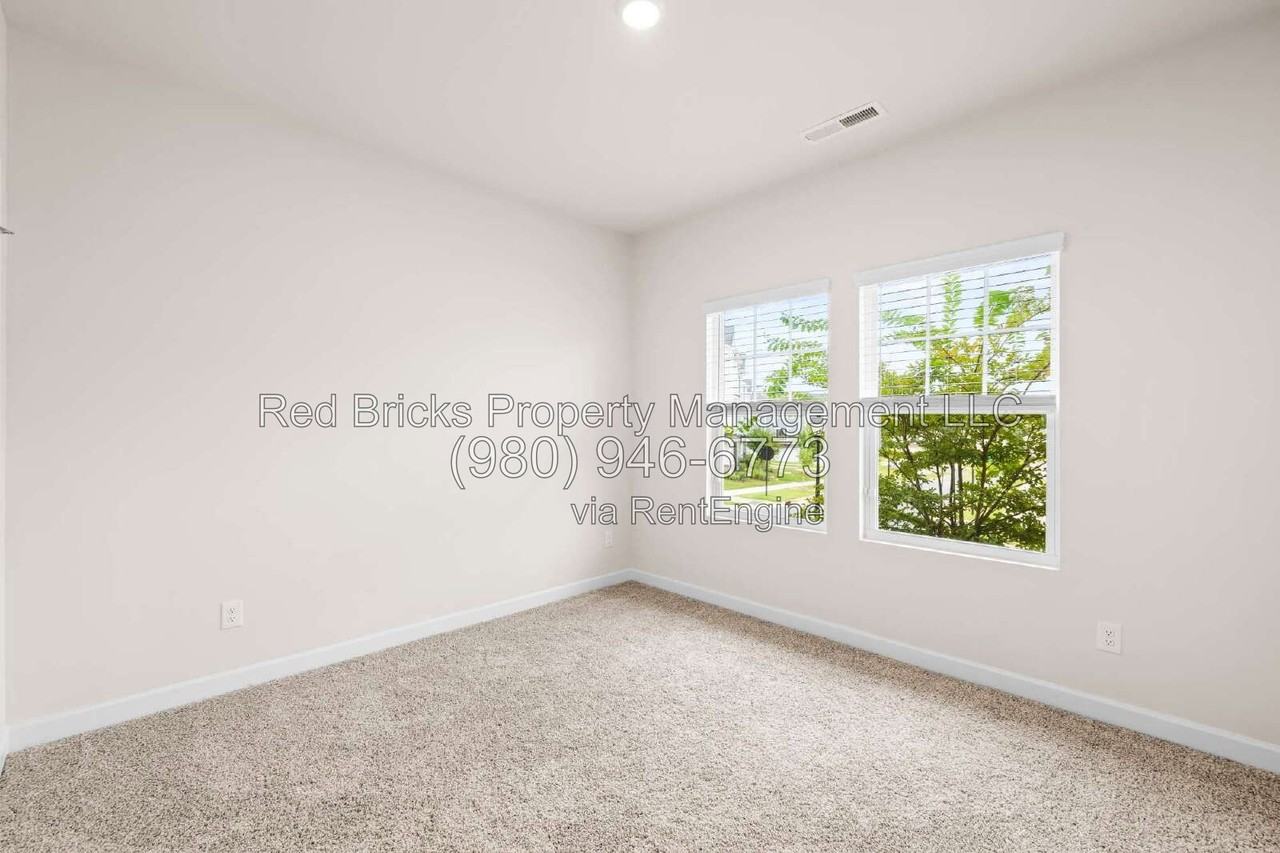 7211 Bryce Ave - Photo 5 of 28