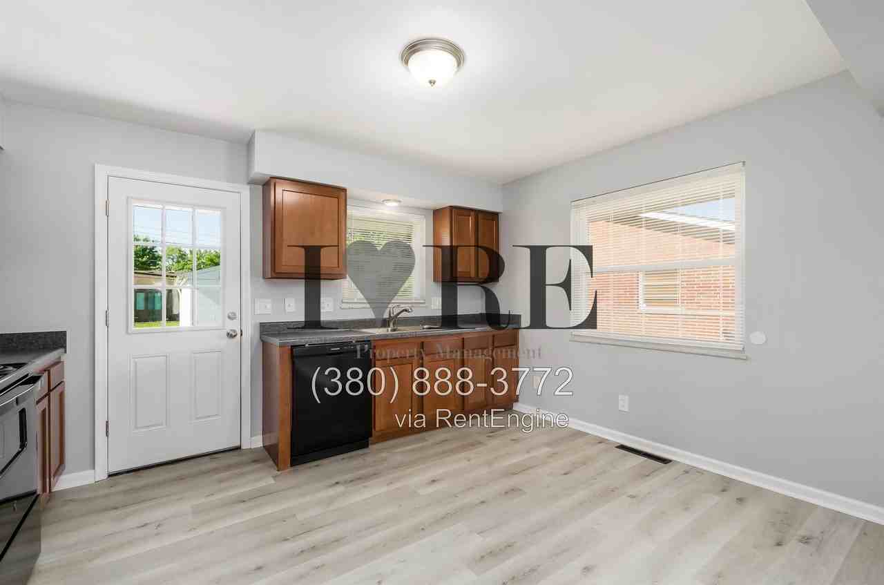 1329 Elaine Rd - Photo 4 of 19
