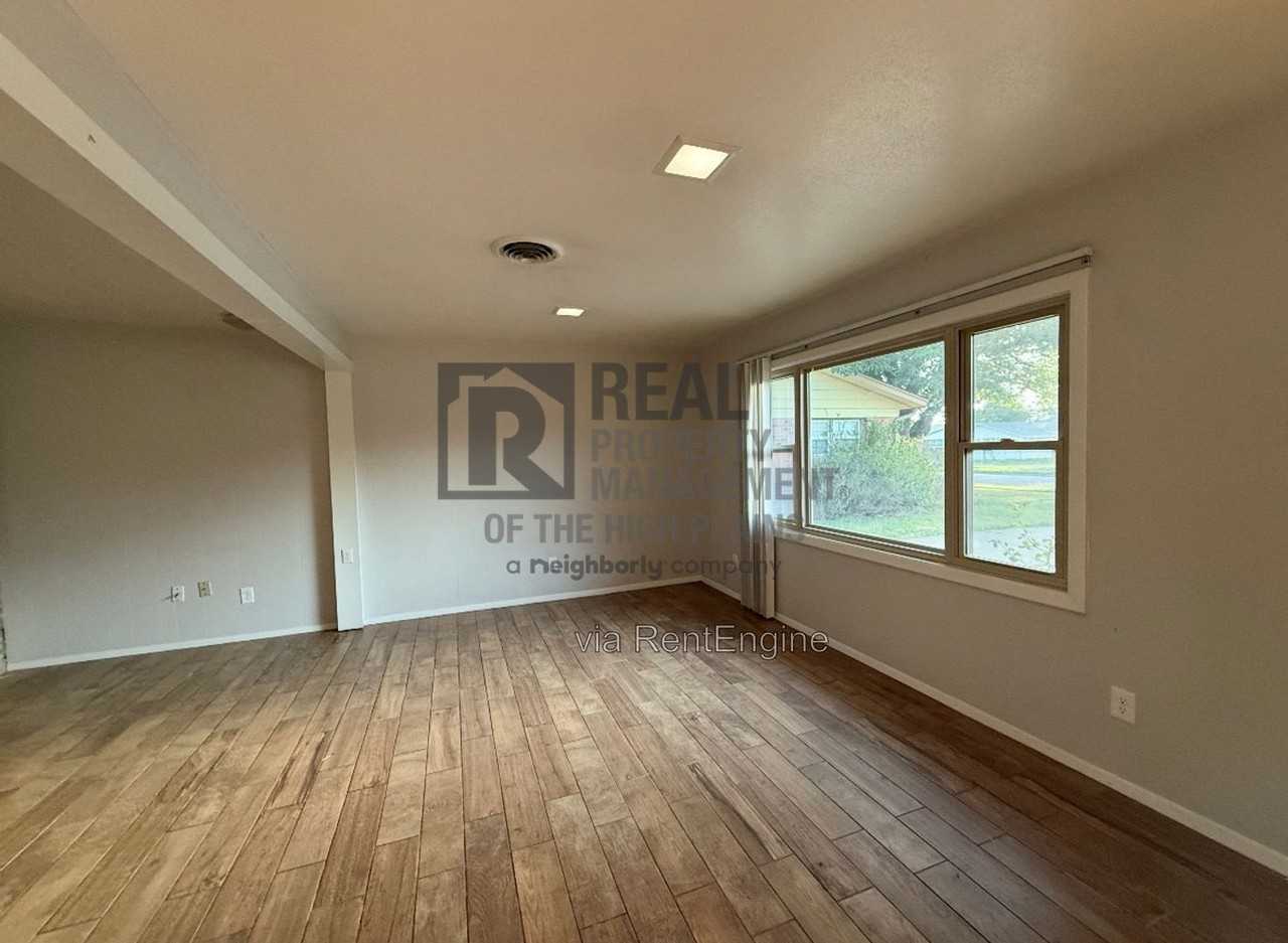 4426 Mesa Cir - Photo 3 of 11