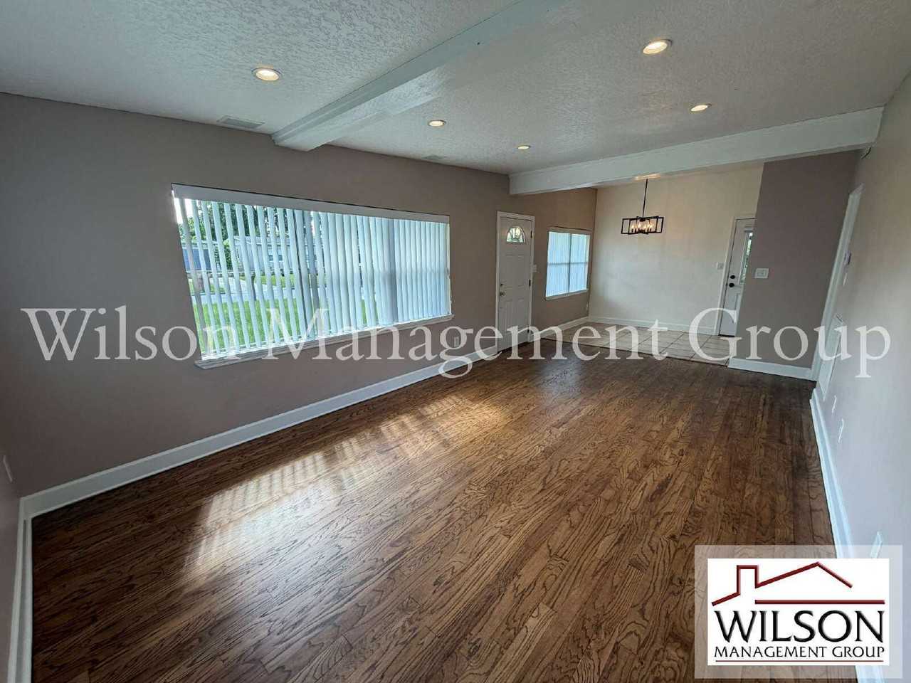 4008 Montrose Ct - Photo 4 of 17