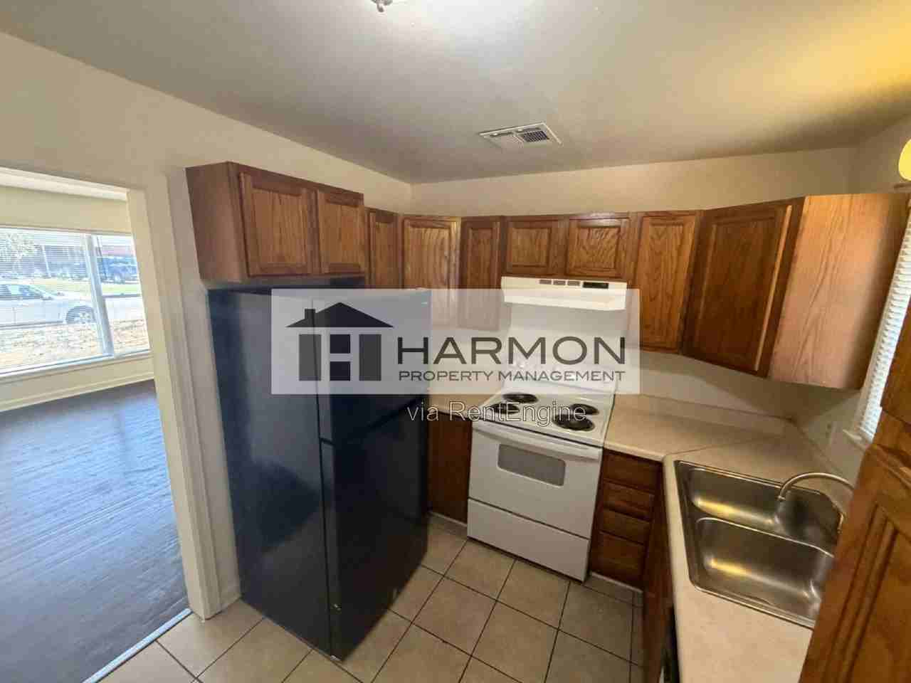 1823 N Garland St - Photo 7 of 8