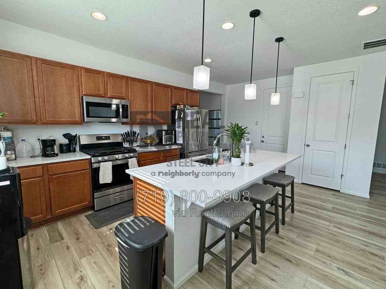 2204 Sunrise Ln - Photo 3 of 18