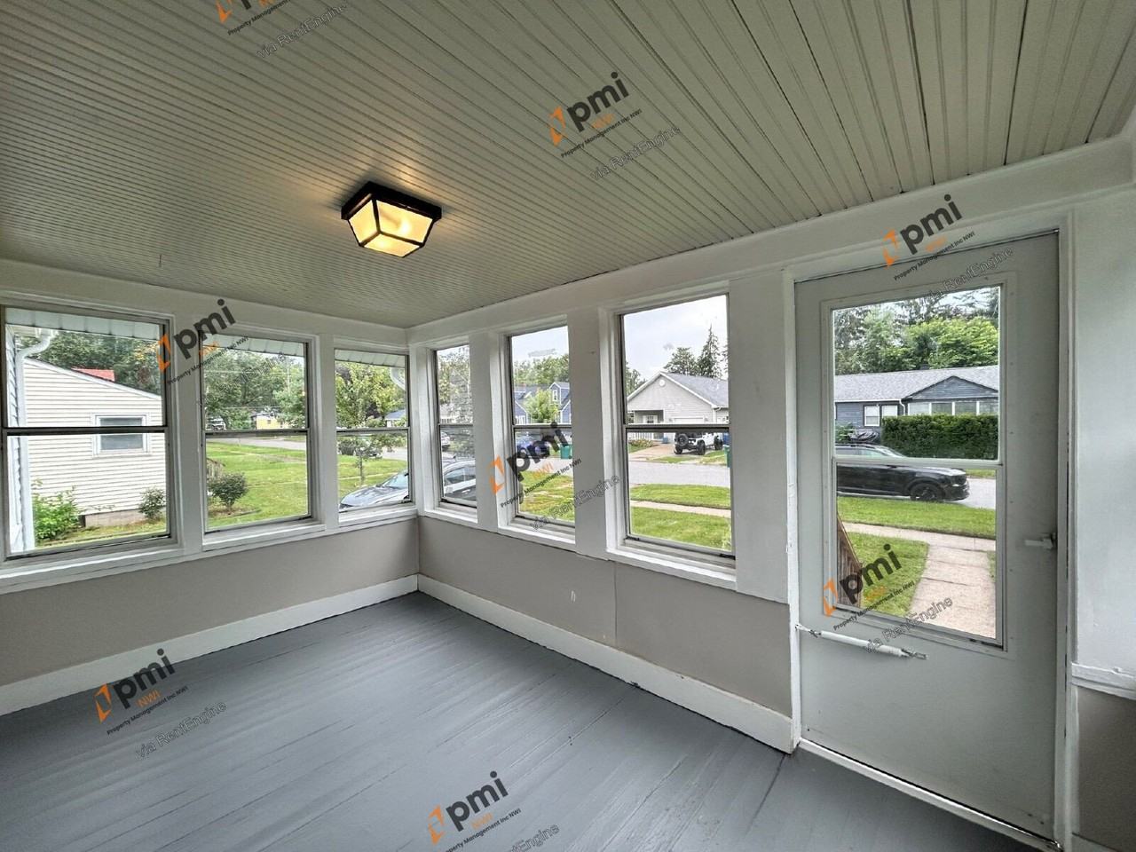 810 Plain St - Photo 3 of 22