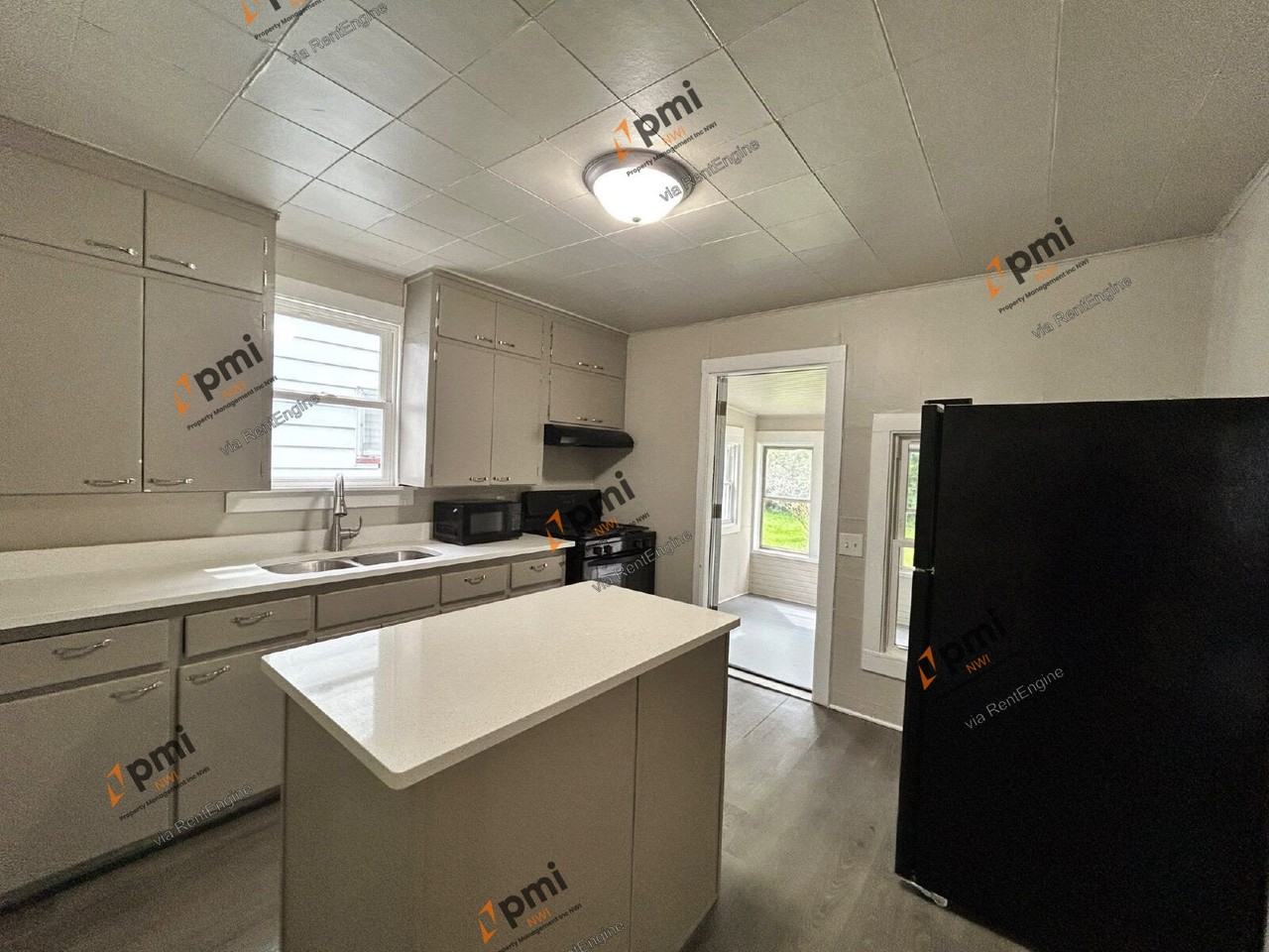 810 Plain St - Photo 4 of 22