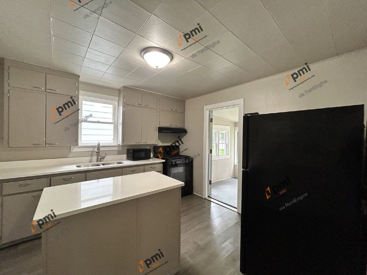 810 Plain St - Photo 5 of 22