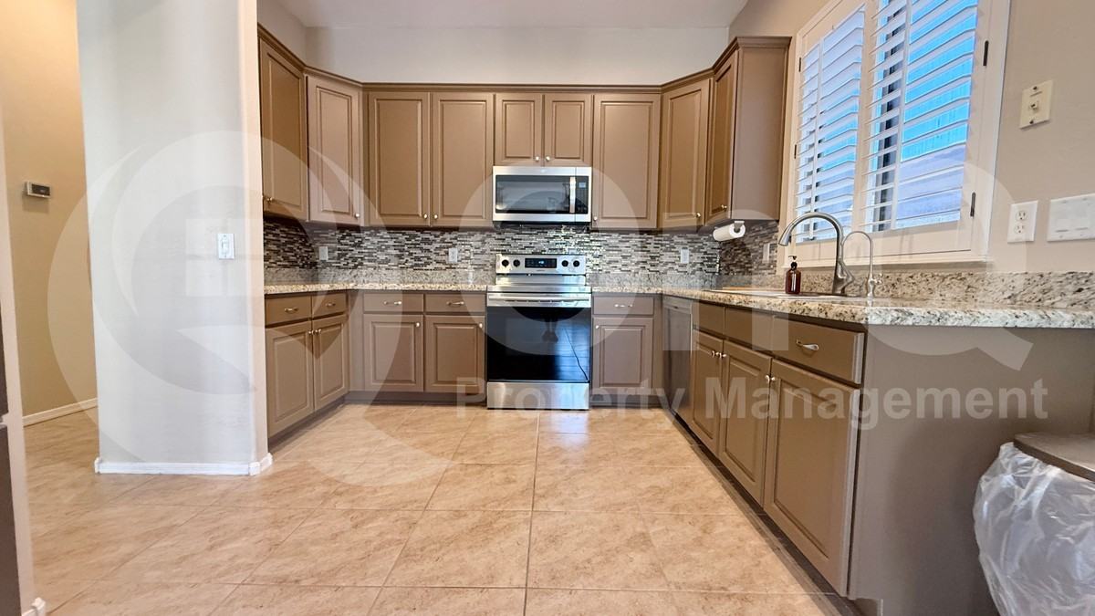 2536 E Remington Pl - Photo 5 of 25