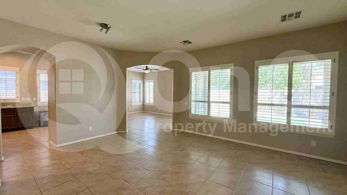 2536 E Remington Pl - Photo 7 of 25