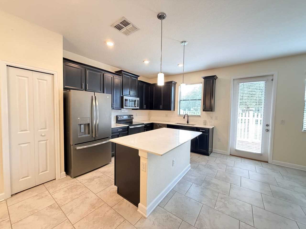1202 Payne Stewart Dr - Photo 4 of 28